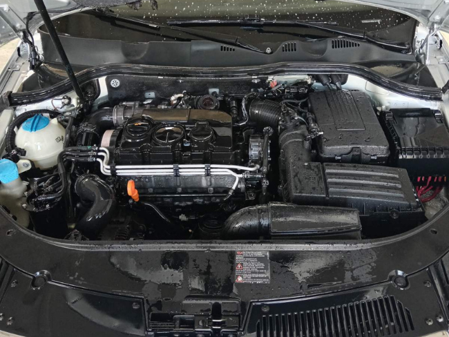 Pranje motora na Volkswagen-u - Pre i Posle - Tepih Servis Živanović